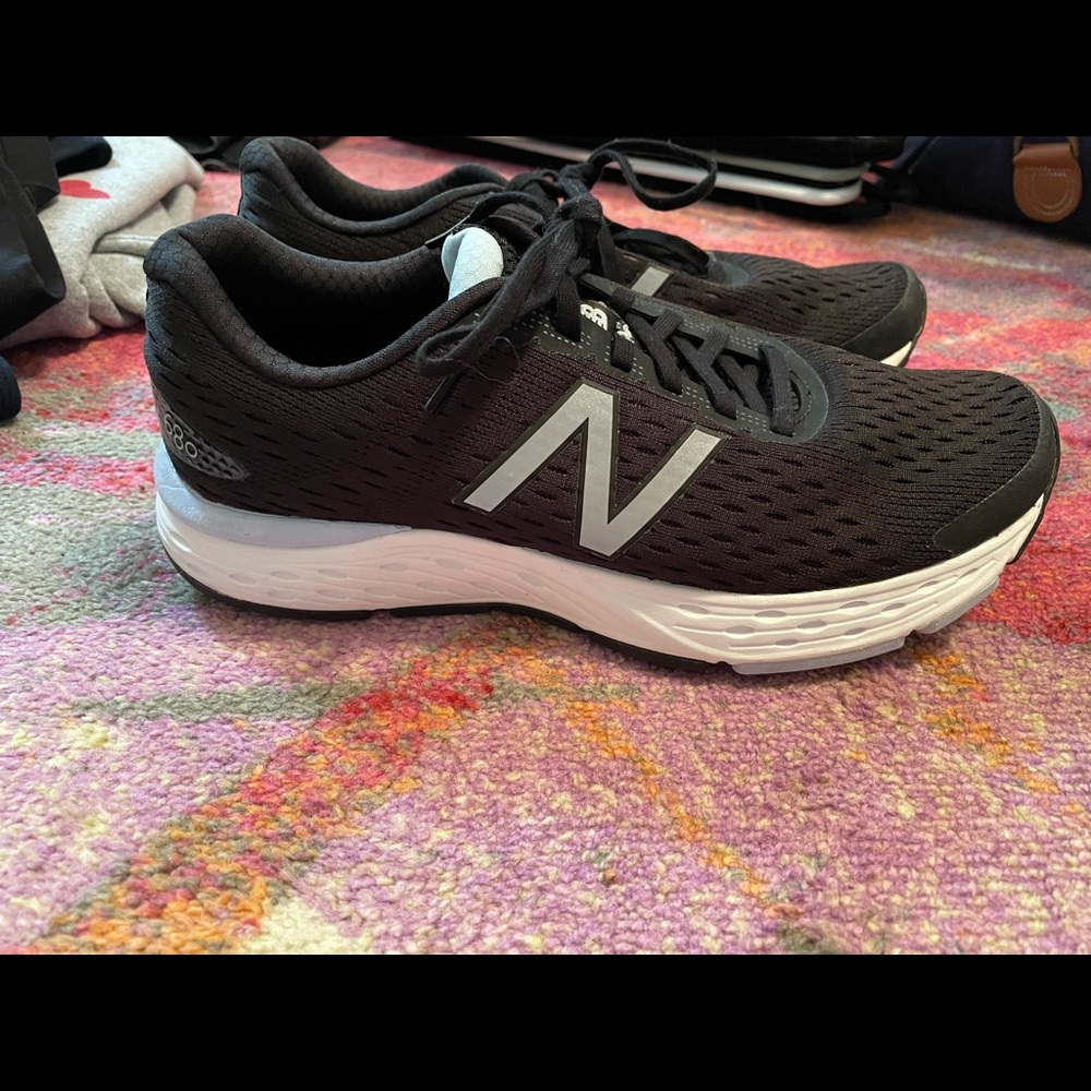 New Balance 680 Tennis Shoes